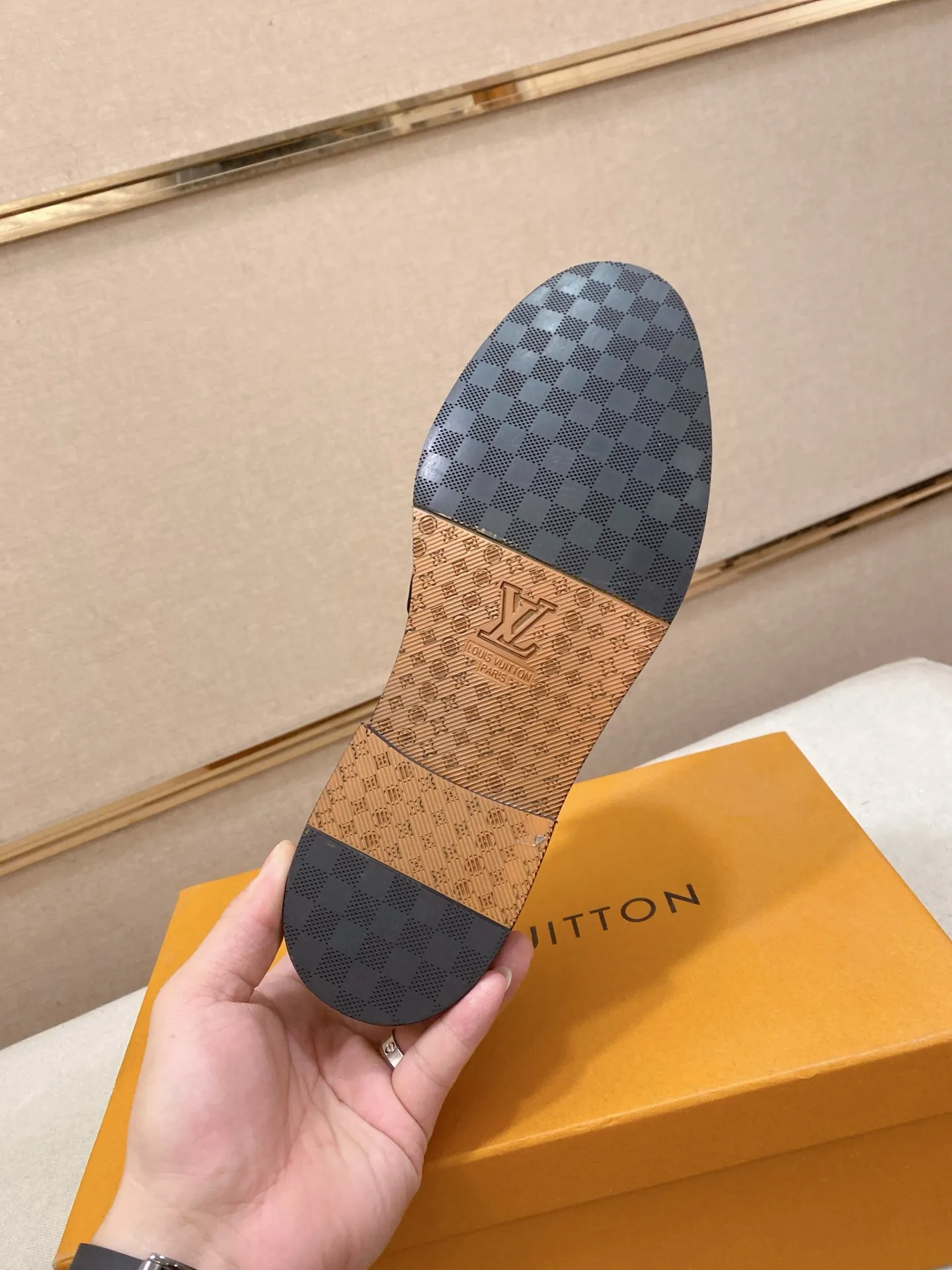 Men's Men's Shoes 500💰⚡️New models on the market⚡️Louis Vuitton (Louis Vuitton/LV) casual, business formal wear! Made with pure Italian craftsmanship, the upper is made of first-layer cowhide, which is full of texture! The lining is cowhide and the original rubber leather shoe outsole. The style is atmospheric and comfortable! Positive code 38-44